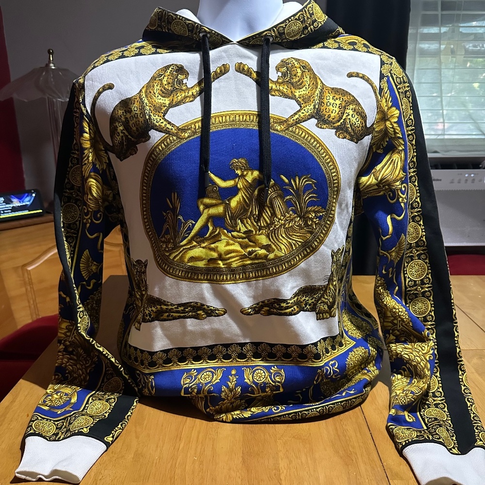 EUC, Versace sweatshirt/ hoodie/ pullover, size Men’s small